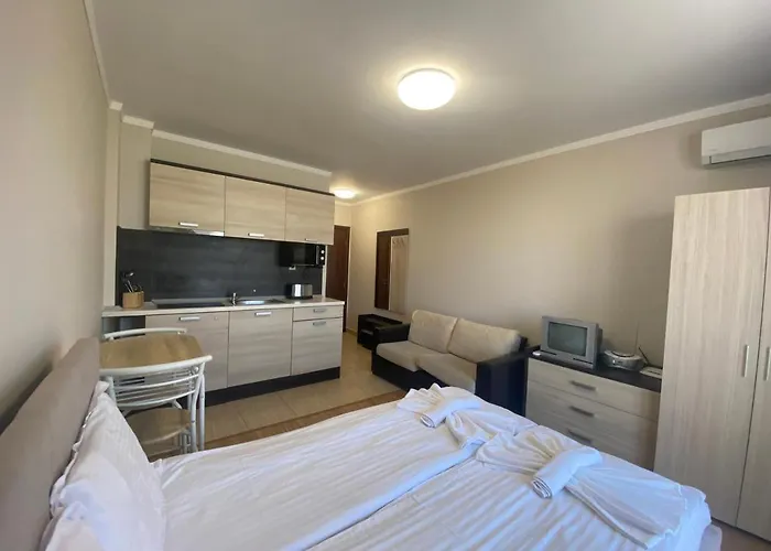 Summer Breеze 204 Private Sunny Apartment *